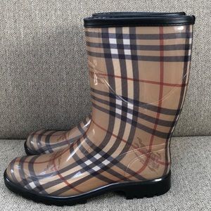 EUC Burberry rain boots - size 39